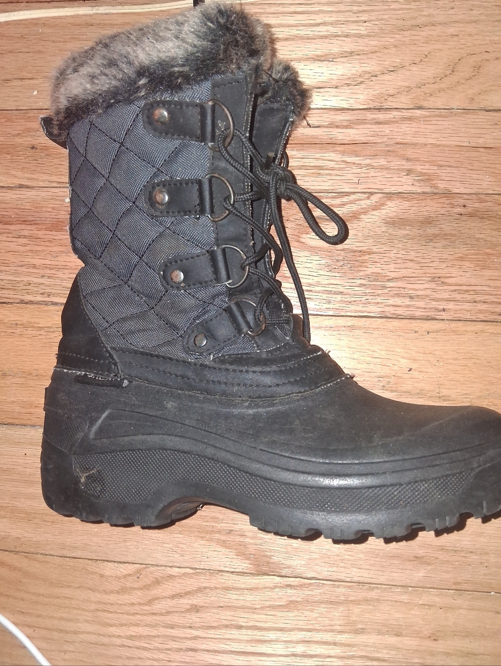 Tundra Black Quilted Faux-Fur Cuff Lace-Up Winter Boot